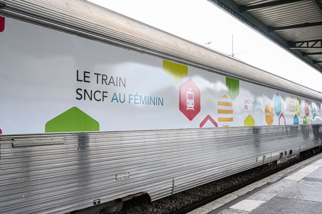 Habillage train créé par l'Agence Oscar et Clémentine