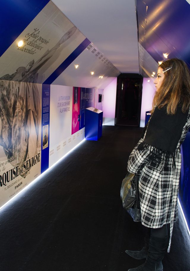 Exposition dans un train créée par Oscar et Clémentine